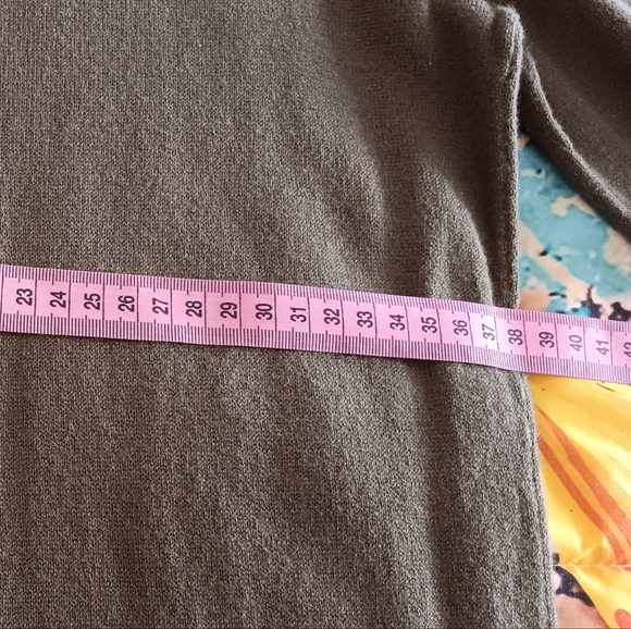 Amazon Essentials Women's Classic-Fit Lightweight Long-Sleeve Turtleneck Sweater - Picture 11 of 13